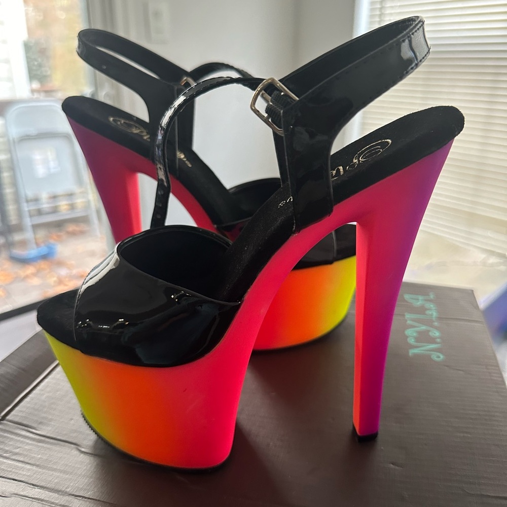 Only wore them to take pictures. Very comfortable and easy to walk on